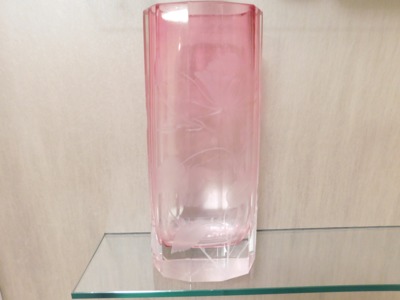 Ručne brúsená sklenenná váza