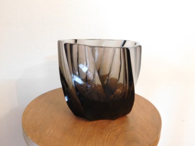 Dymovo sklenenná váza Art-Deco